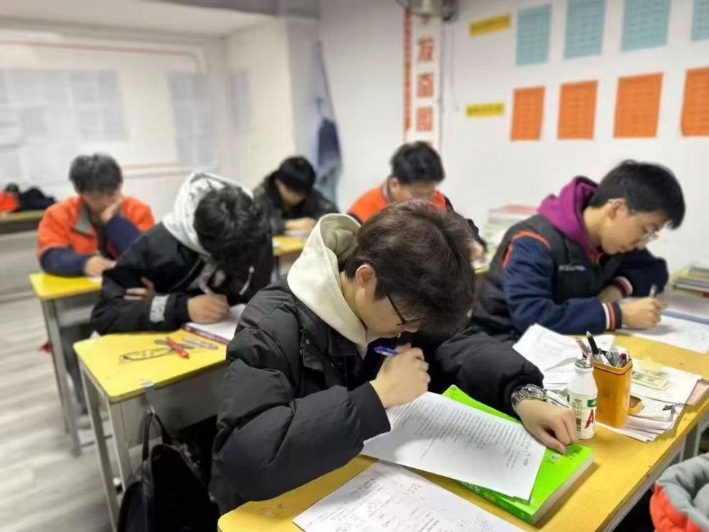 西安成才补习学校管理曝光：严管筑根基，陪伴促成长